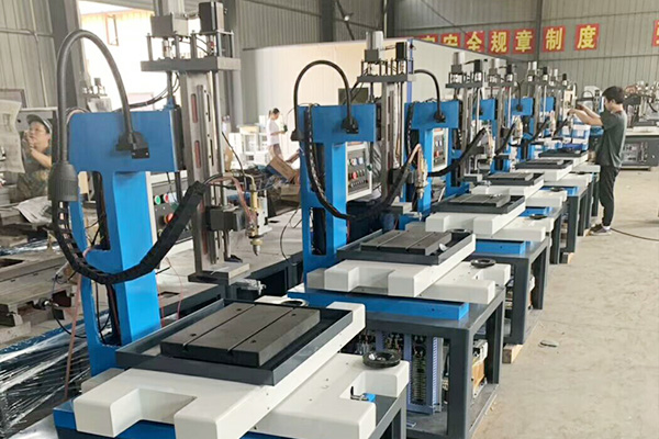 四軸加工中心 四(sì)軸(zhóu)加工中心